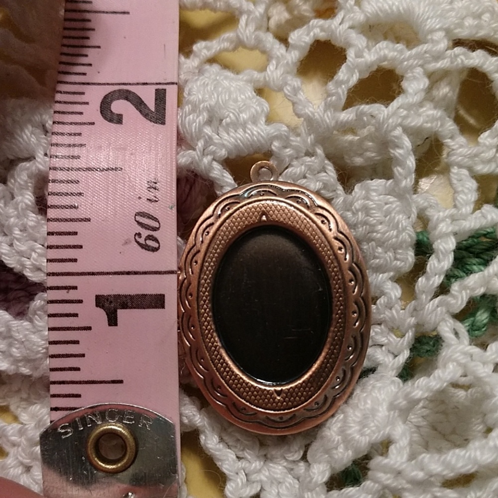 Vintage Style Photo Locket Charm Pendant Necklace - Picture 4 of 4